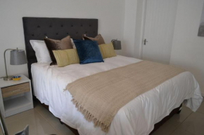 12 Woodmead Suites